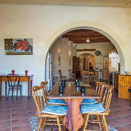 Ta' Bejza Holiday - 5 Bedroom بيت للعطل *