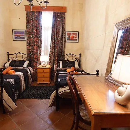 Ta' Bejza Holiday - 5 Bedroom بيت للعطل