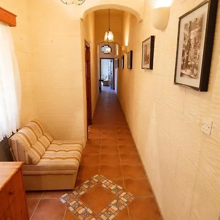 بيت للعطل Ta' Bejza Holiday - 5 Bedroom *